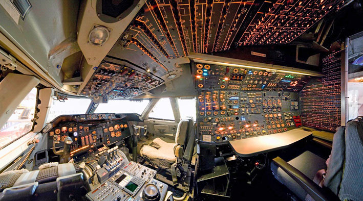 Cockpit b 747
