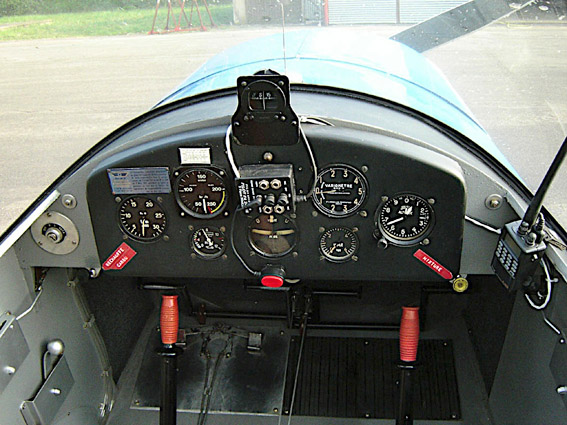 Jodel 112 cockpit b